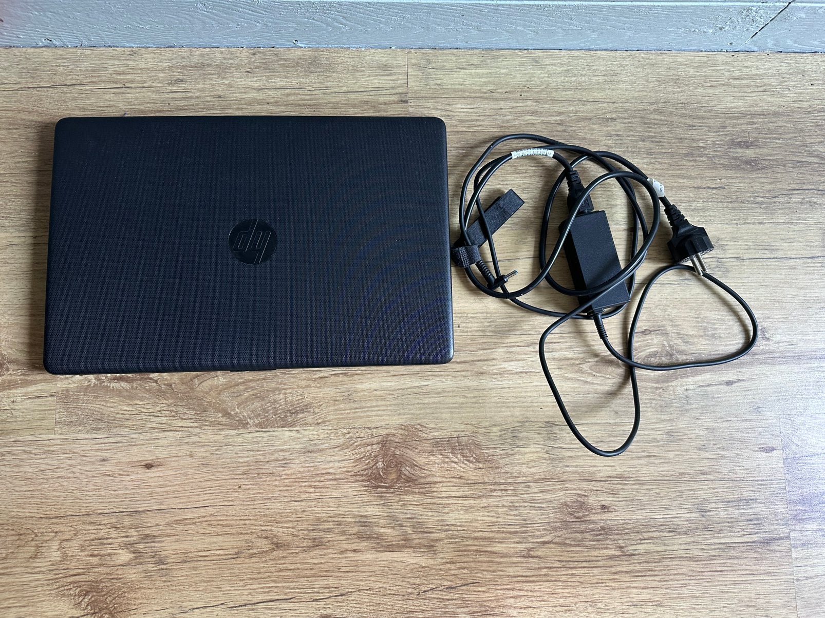 Ordinateur portable HP avec câble d'origine, Informatique & Logiciels, Moins de 2 Ghz, Enlèvement, Utilisé, SSD