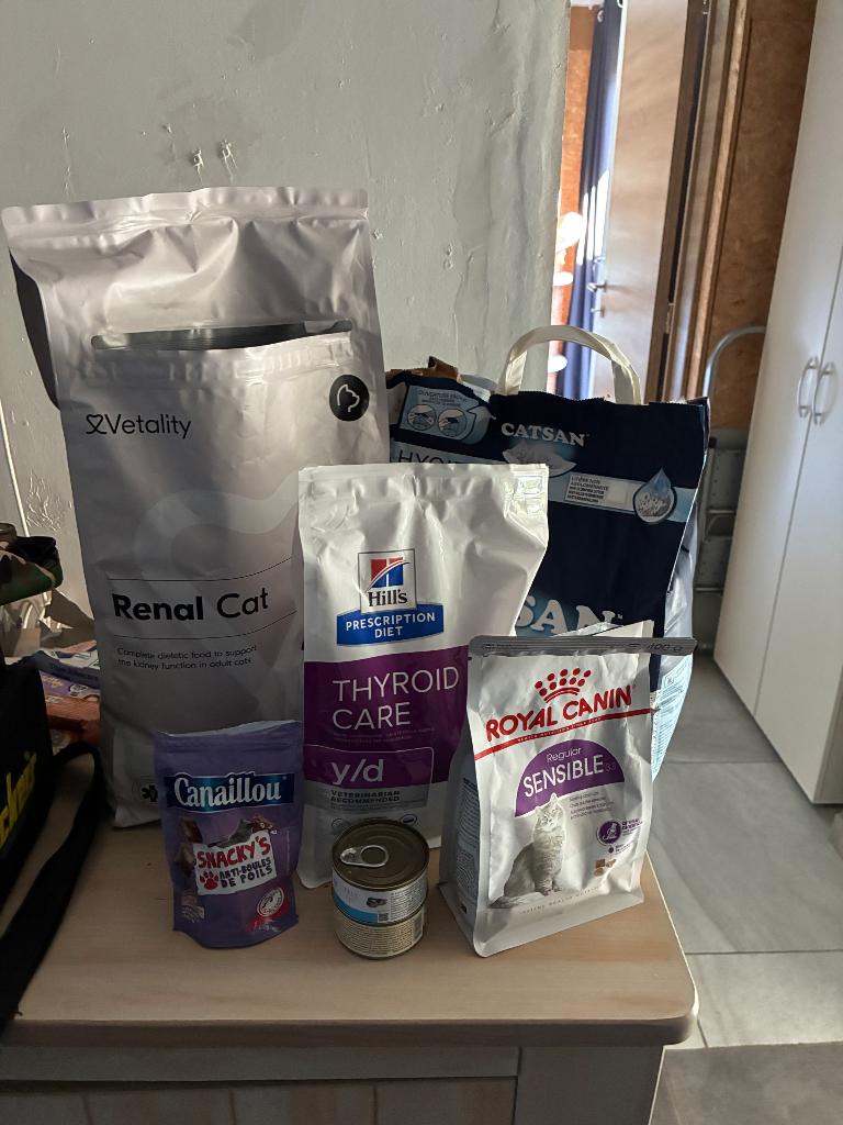 Nourriture chat-à donner + litière Catsan, Dieren en Toebehoren, Ophalen, Kat