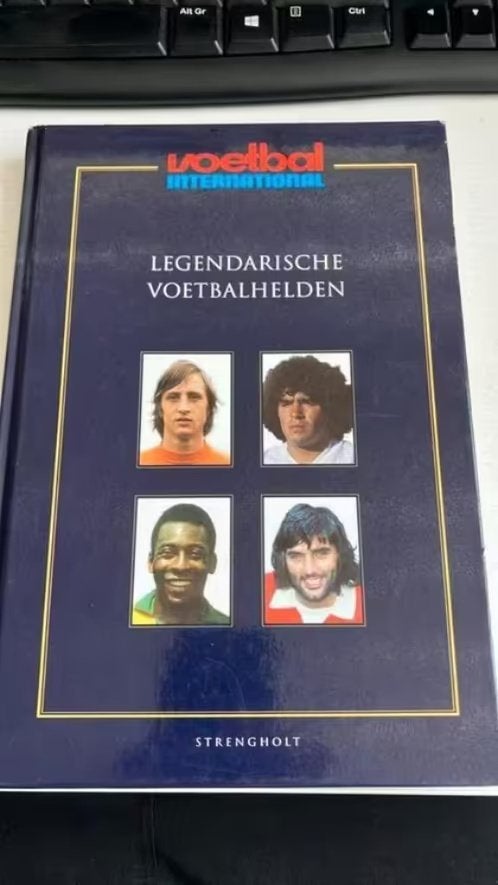sportboek Legendarische voetbalhelden Pele Cruijf Maradona, Enlèvement ou Envoi, Comme neuf