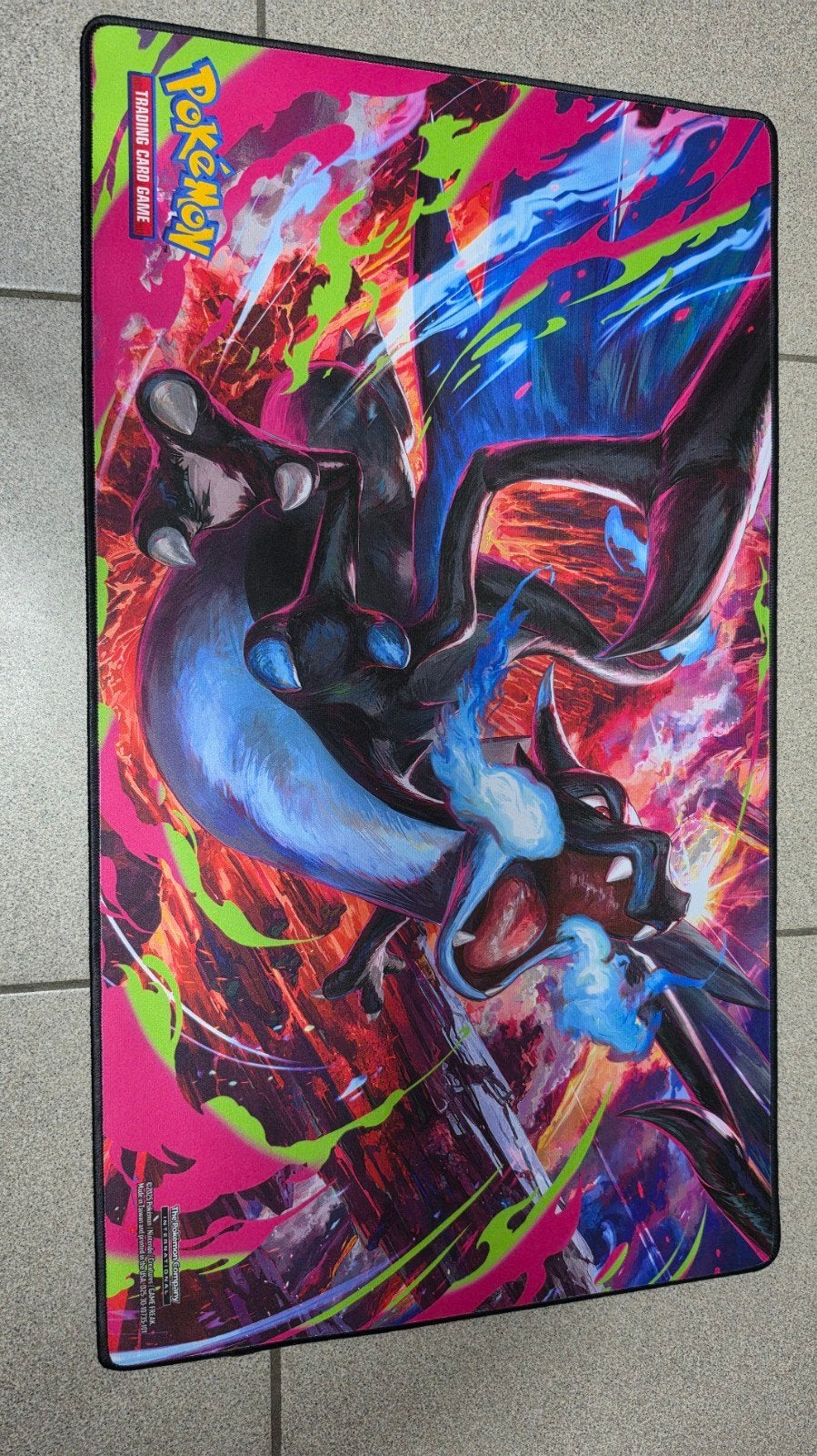 Tapis de jeu Pokémon — Mega Charizard X (Collection Ultra-Pr, Enlèvement