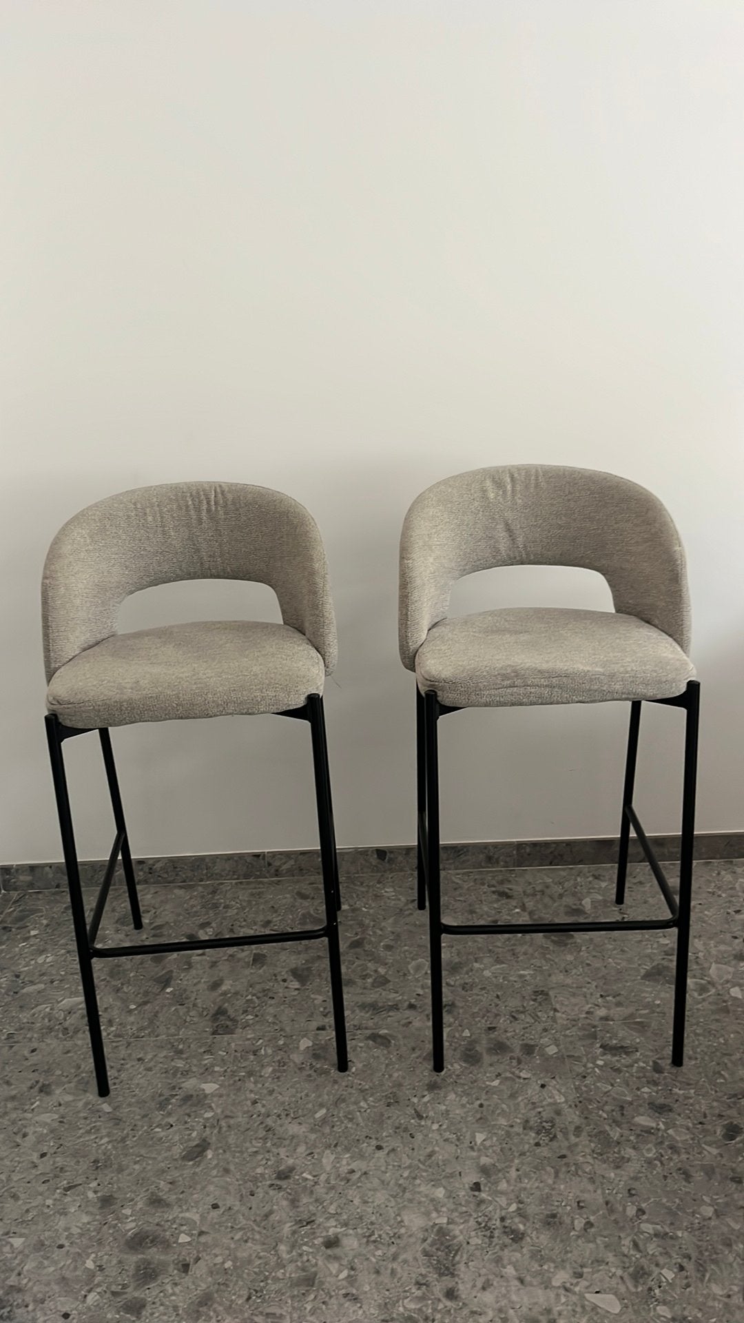 2 barkrukken metaal en stof, Maison & Meubles, Tabourets de bar, Avec repose-pieds, Métal, 2 tabourets, Enlèvement