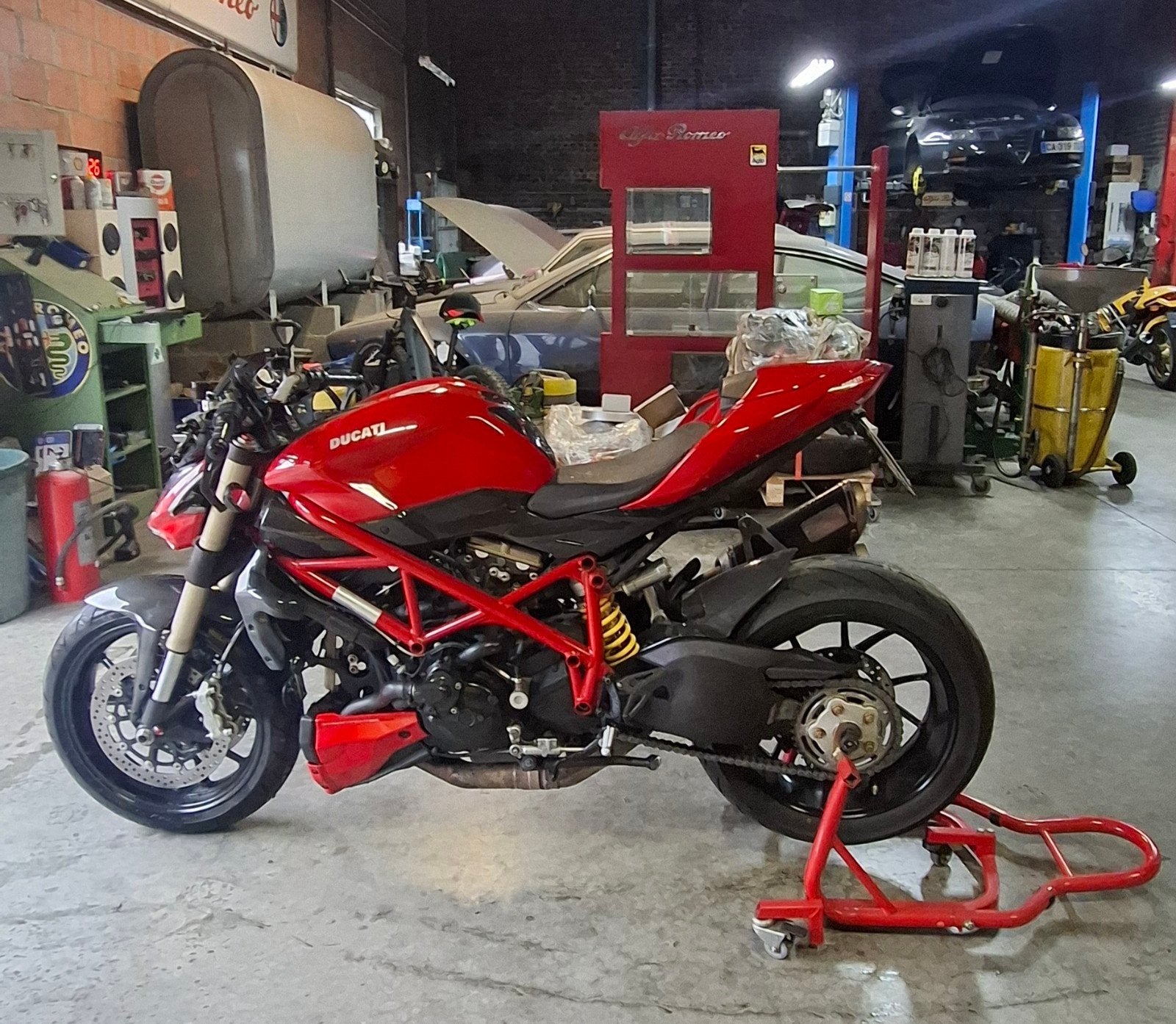 Ducati streetfighter 848, Entreprise