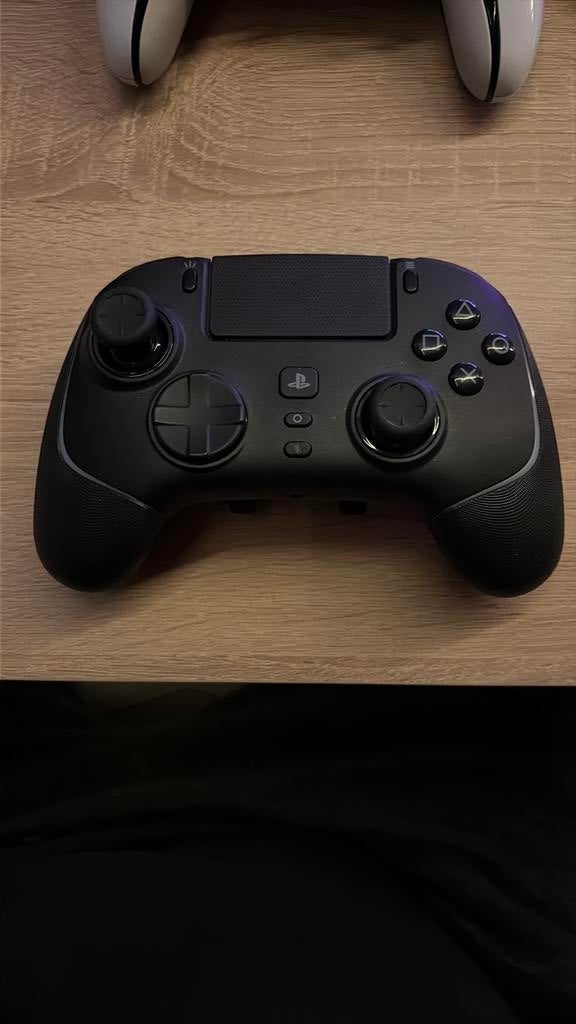 Razer Wolverine V2 Pro - manette de jeu sans fil PS5 et PC, Sans fil, PlayStation 5, Comme neuf, Enlèvement