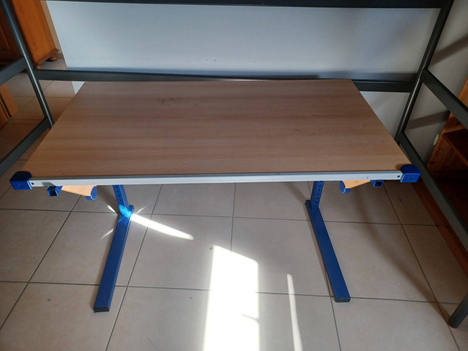 Bureau pour enfant réglable en hauteur, aspect bois, structu, Ophalen, In hoogte verstelbaar, Hout