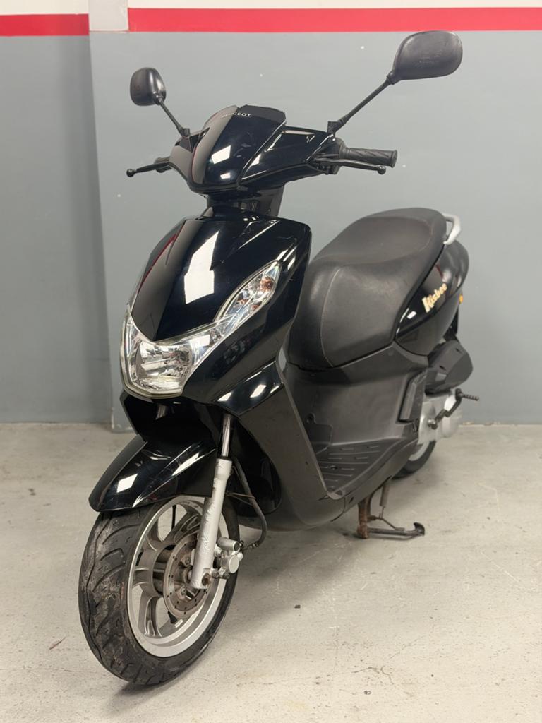 Peugeot Kisbee (Klasse A), Fietsen en Brommers, Ophalen, Klasse A (25 km/u), Zo goed als nieuw, Benzine