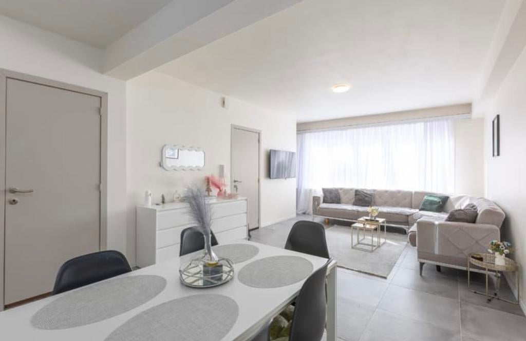 Instapklaar 2-slaapkamer appartement met balkon 1verdieping, Immo, 65 m², Ostende, Ventes sans courtier, Jusqu'à 200 m²