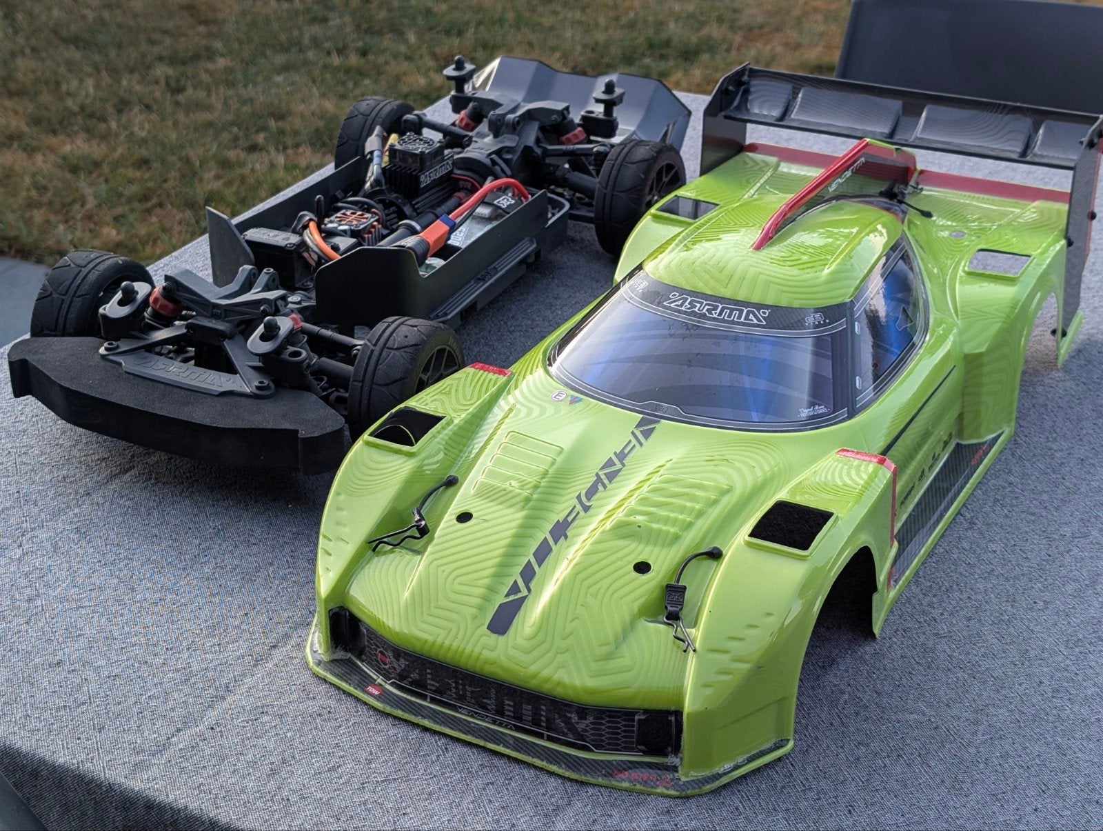 Arrma Vendetta - zéér goede staat + 2x LiPo batt, Elektro, Verzenden, Zo goed als nieuw, Auto onroad