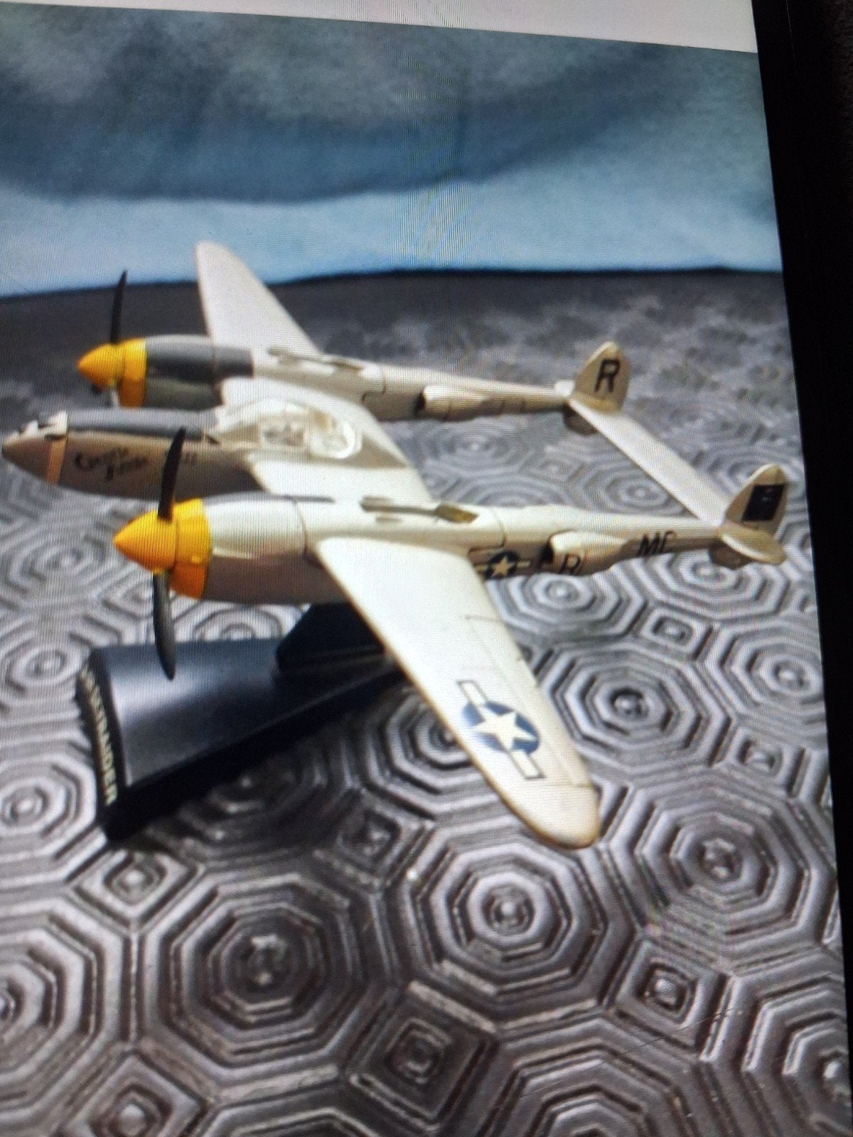 Skyraider, Ophalen of Verzenden