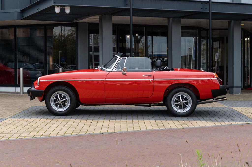 MG B MGB 1.8 (bj 1975), Auto's, Zwart, Bedrijf, Handgeschakeld, 2 zetels