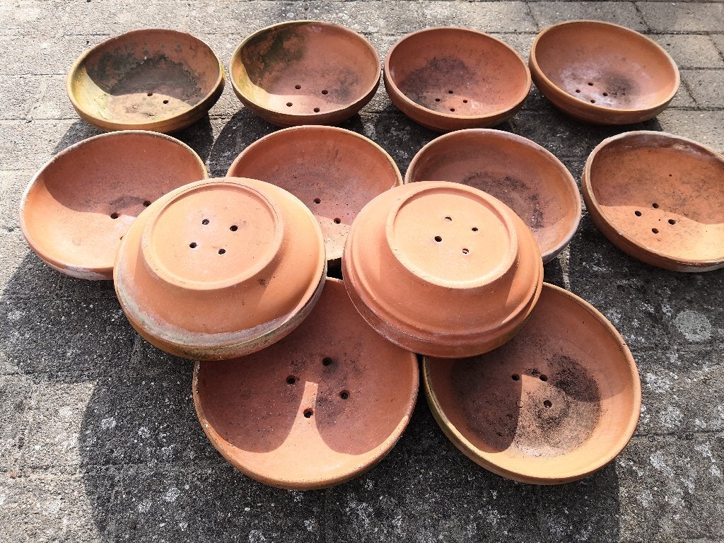12 Terracotta duivenschalen met 4 gaten, Dieren en Toebehoren, Ophalen, Gebruikt