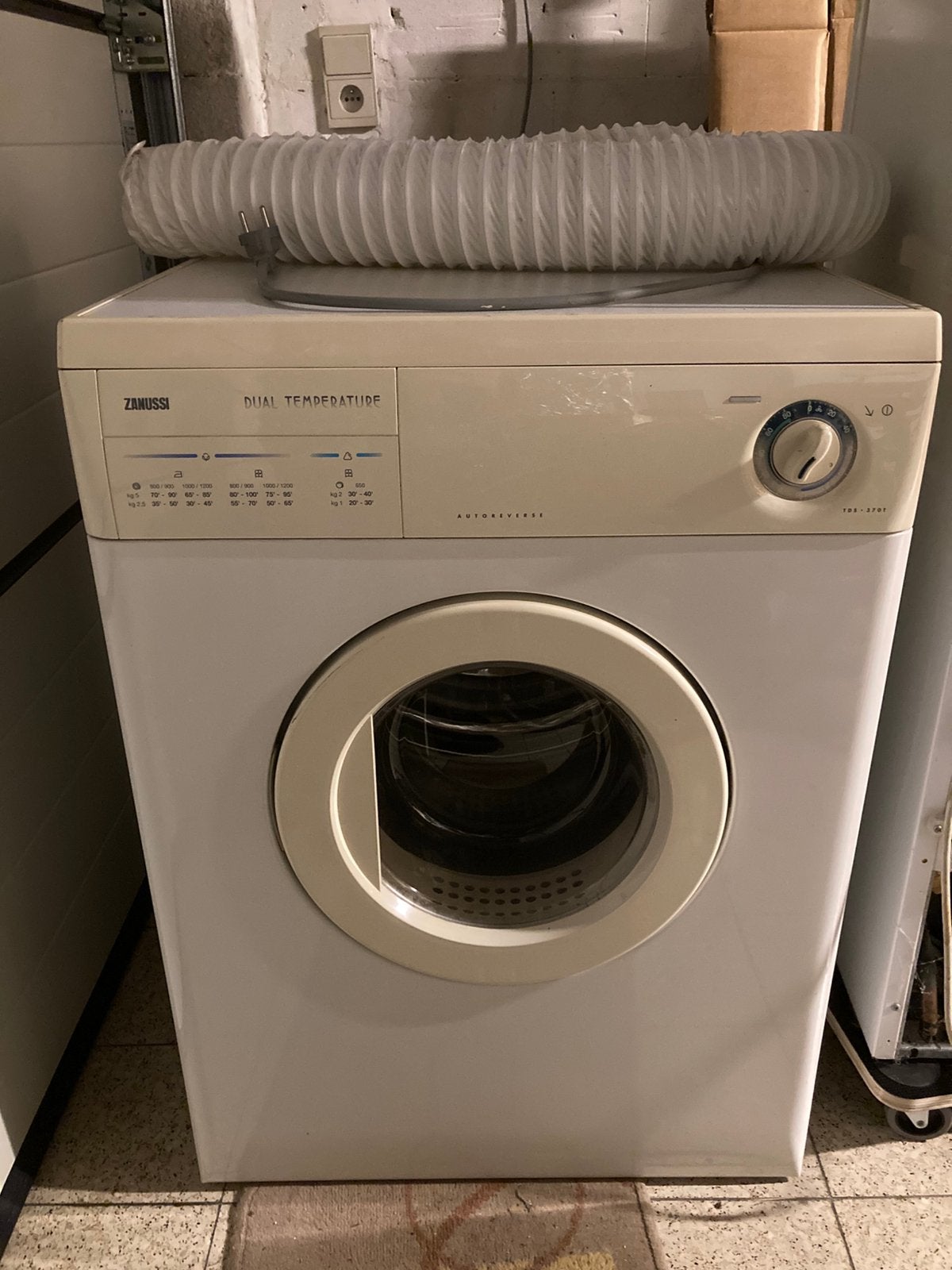 Droogkast, Elektronische apparatuur, Ophalen, Gebruikt, Luchtafvoer, 4 tot 6 kg