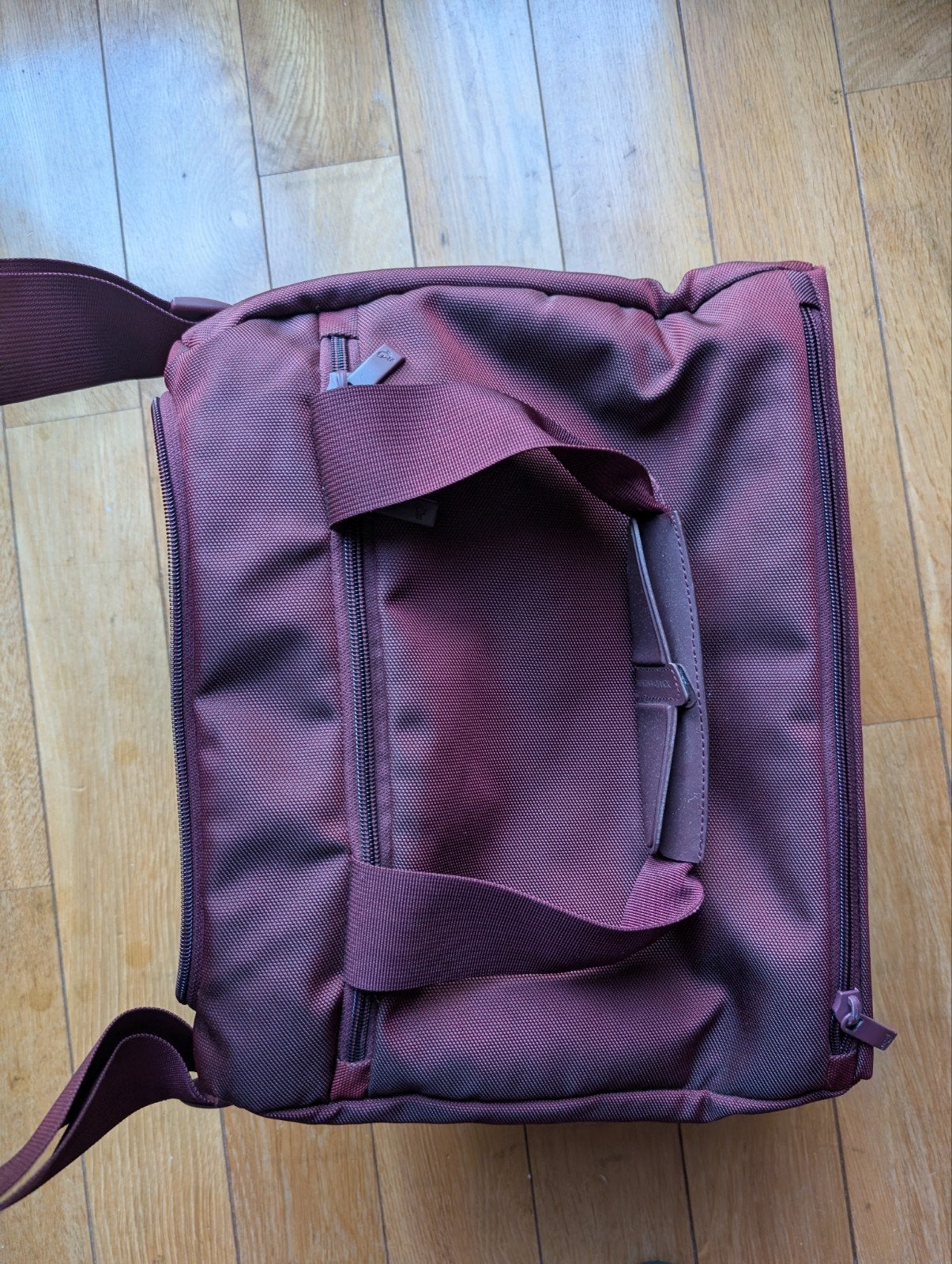 sac voyage Mandarina Duck bordeaux, Bijoux, Sacs & Beauté, Enlèvement ou Envoi, Moins de 40 cm, Autres couleurs, 35 à 55 cm