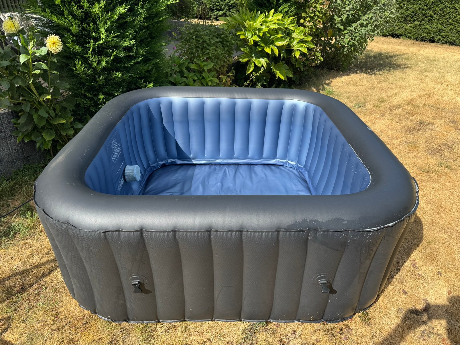 Jacuzi Met Mini Lek, Tuin en Terras, Bubbelbaden en Hottubs, Ophalen, Zo goed als nieuw, Afdekzeil, Opblaasbaar
