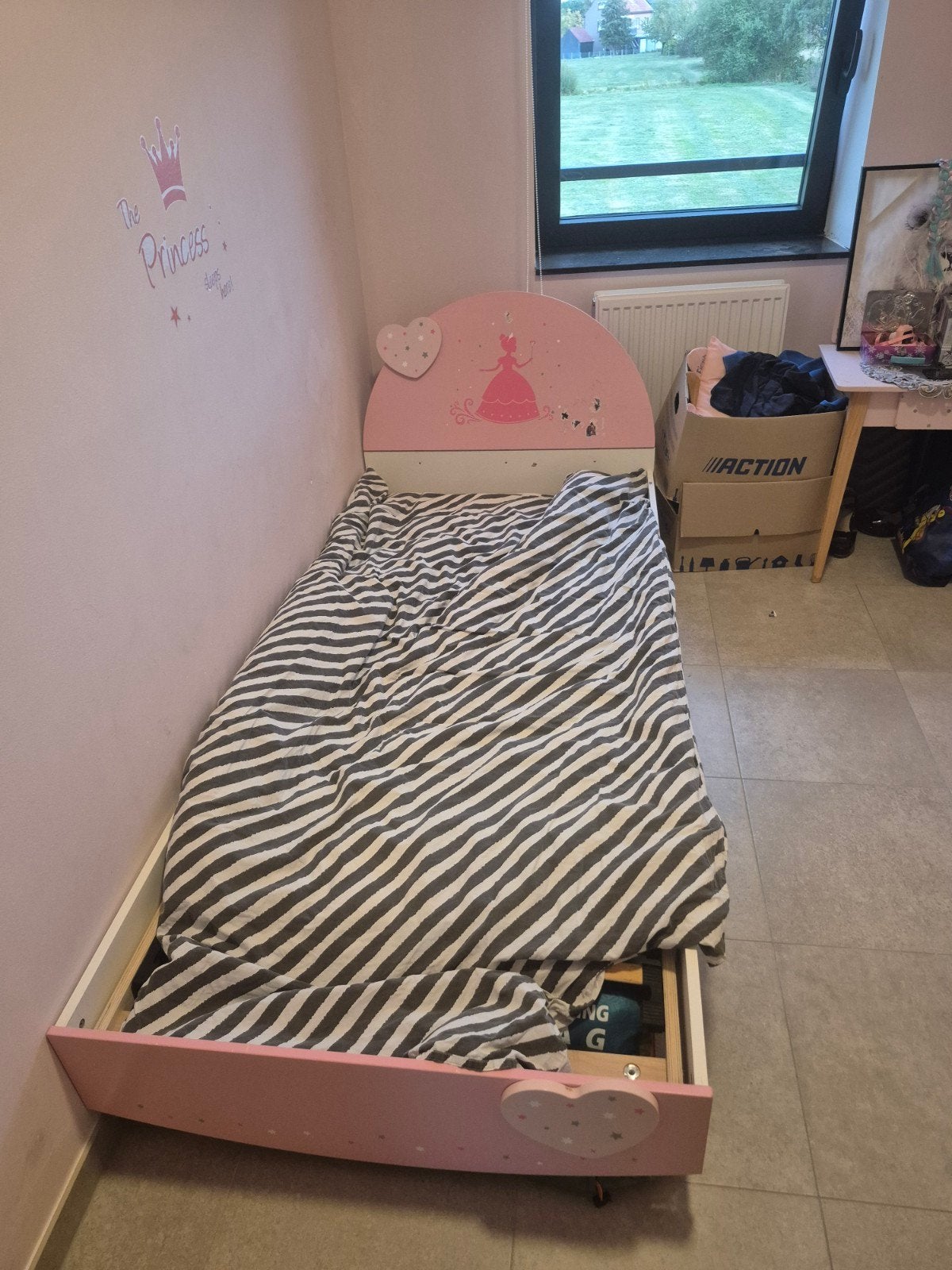 meisjes slaapkamer, Ophalen