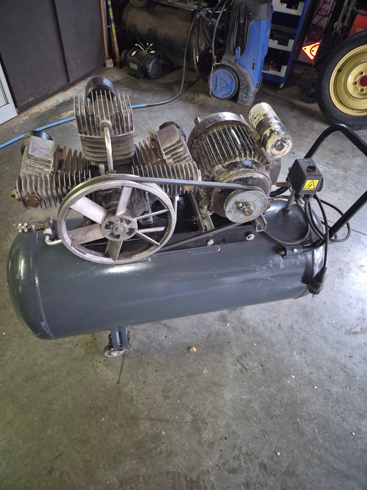 Compressor 100l te koop, Ophalen, Gebruikt
