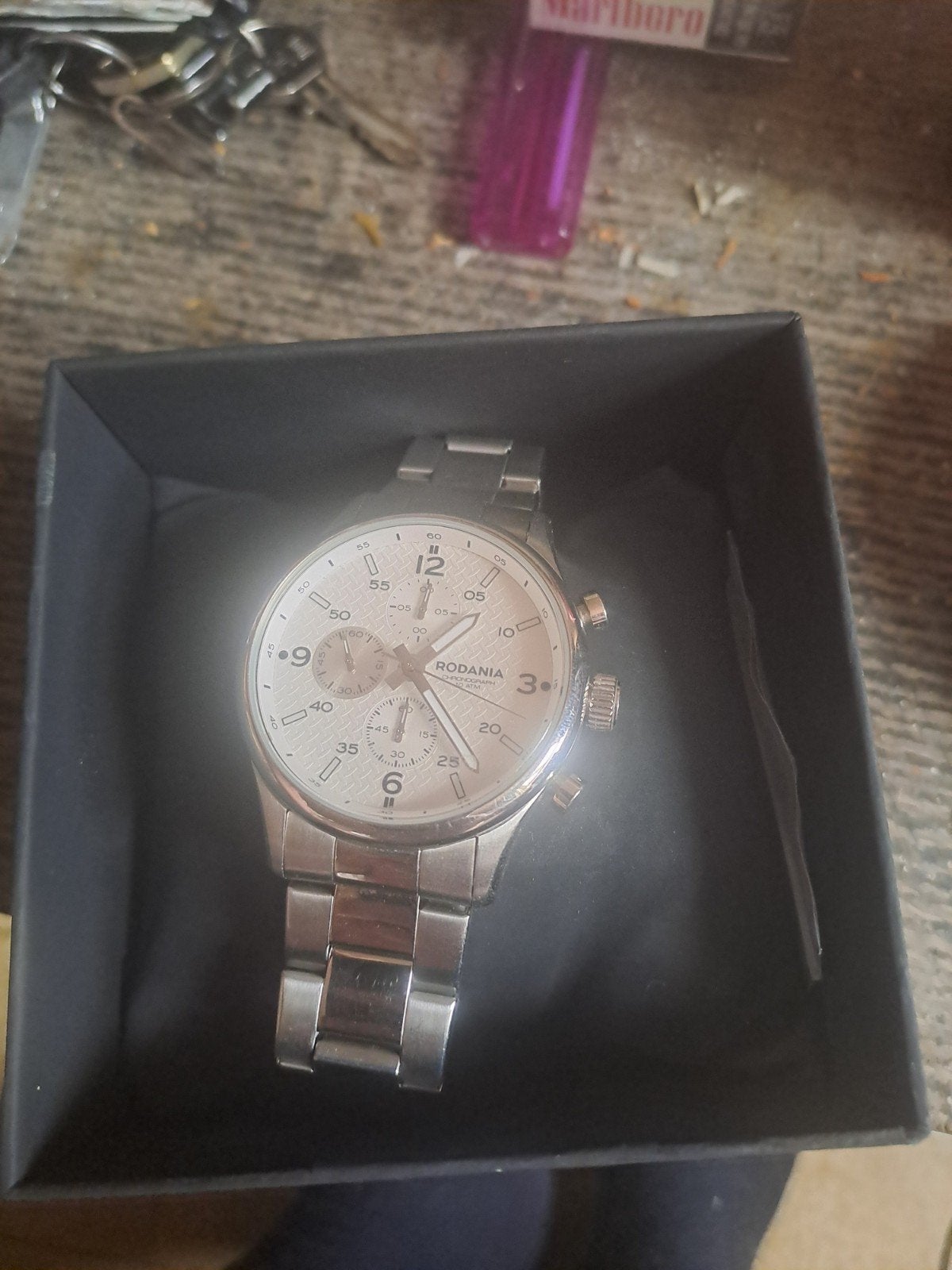 montre pour homme Rodania 75 euros, Enlèvement