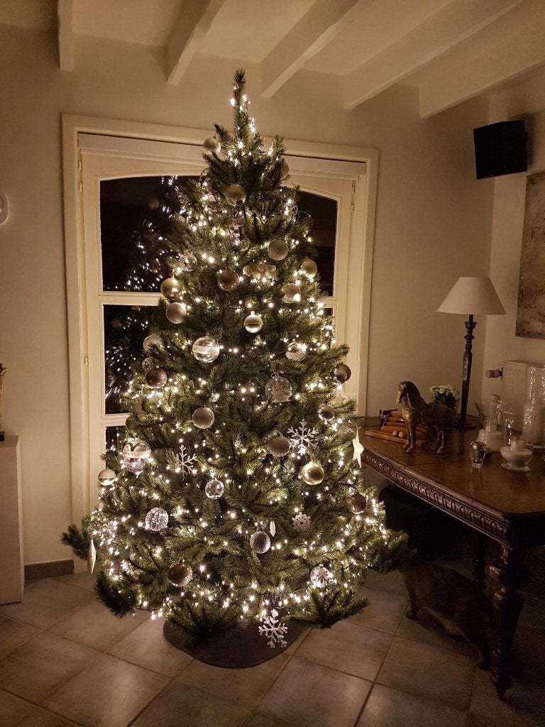 Kerstboom Hoogte 230cm ø157cm met/zonder accessoires, Ophalen, Zo goed als nieuw, Groen
