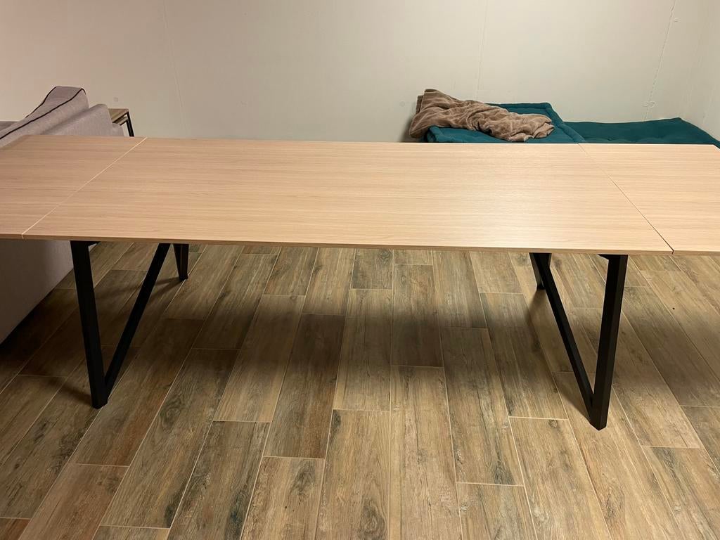 2 identieke massieve tafels, Huis en Inrichting, Tafels | Eettafels, Ophalen, Vierkant, Nieuw, Vijf personen of meer