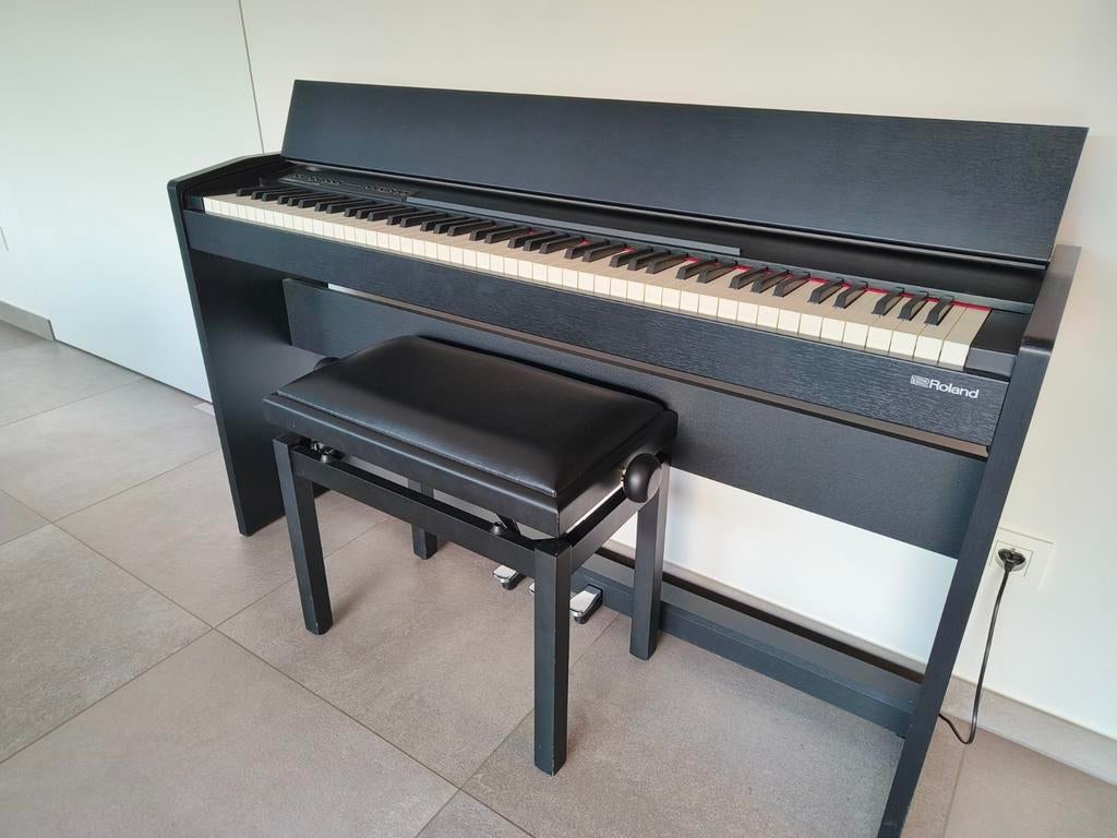 Piano numérique Roland F140, Musique & Instruments, Enlèvement, Piano