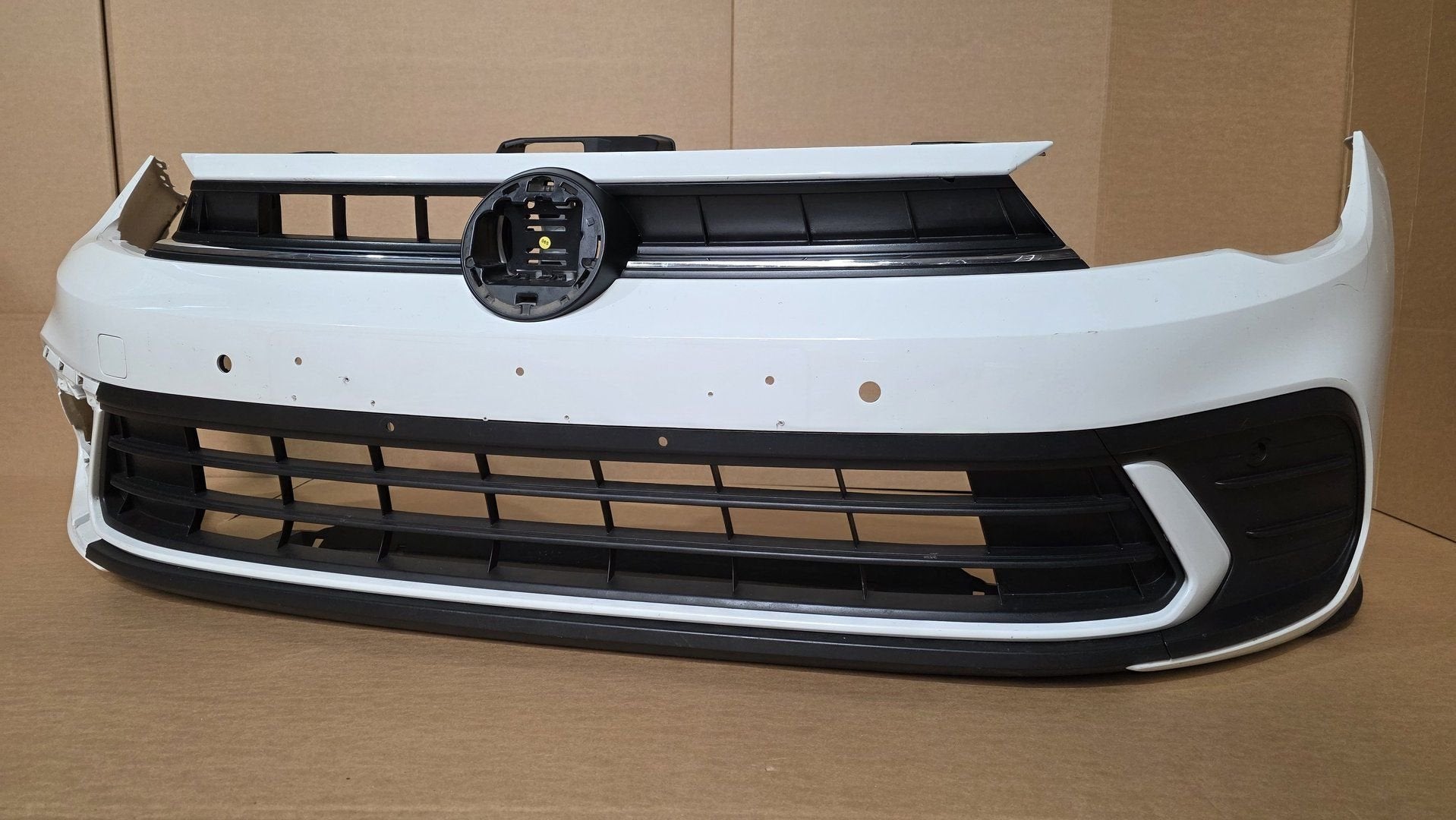Voorbumper VW Polo 2G Facelift 4xPDC ORGINEEL BUMPER bj.2022, Gebruikt, -, Voor, Ophalen of Verzenden