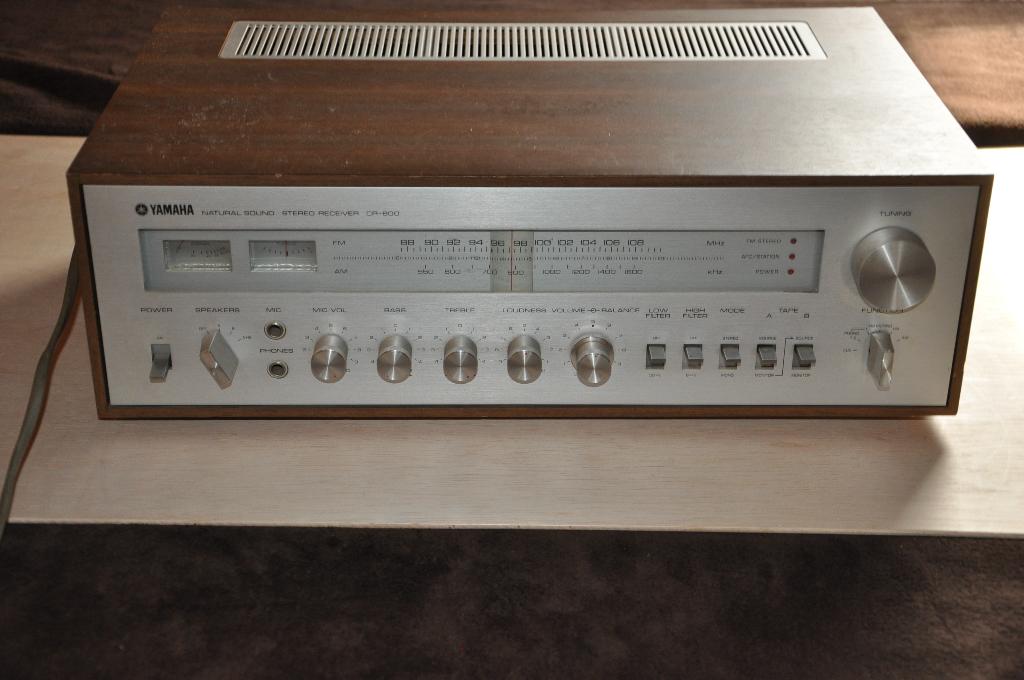 Ampli/tuner YAMAHA  CR 600 vintage, Yamaha, Enlèvement, 120 watts ou plus, Stéréo