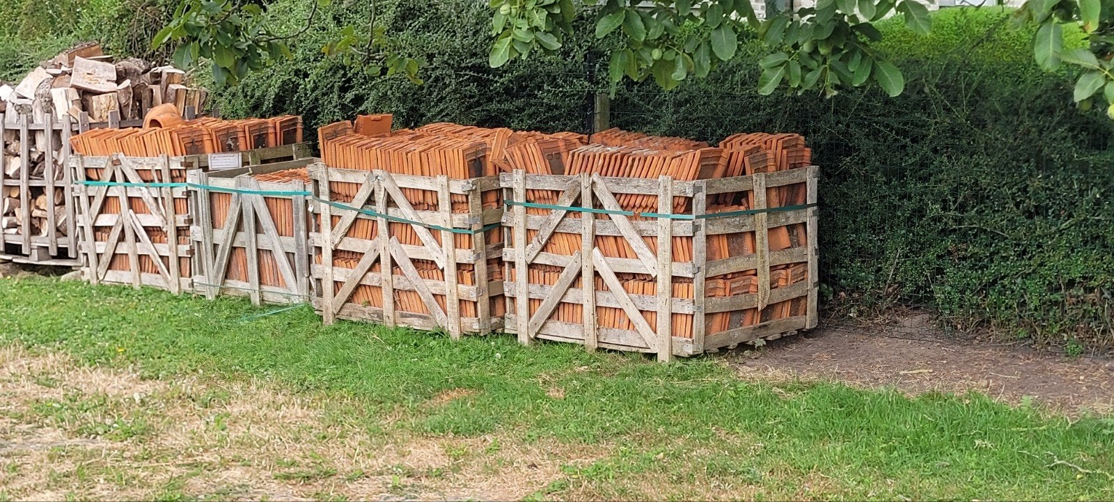 Pottelberg dakpannen in kratten, Enlèvement