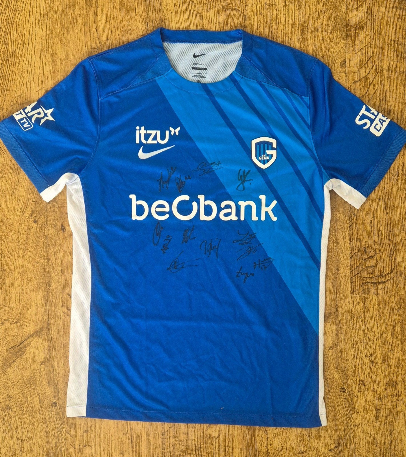 Gesigneerd truitje van Racing Genk – Goed doel, Sport en Fitness, Maat L, Ophalen of Verzenden, Nieuw