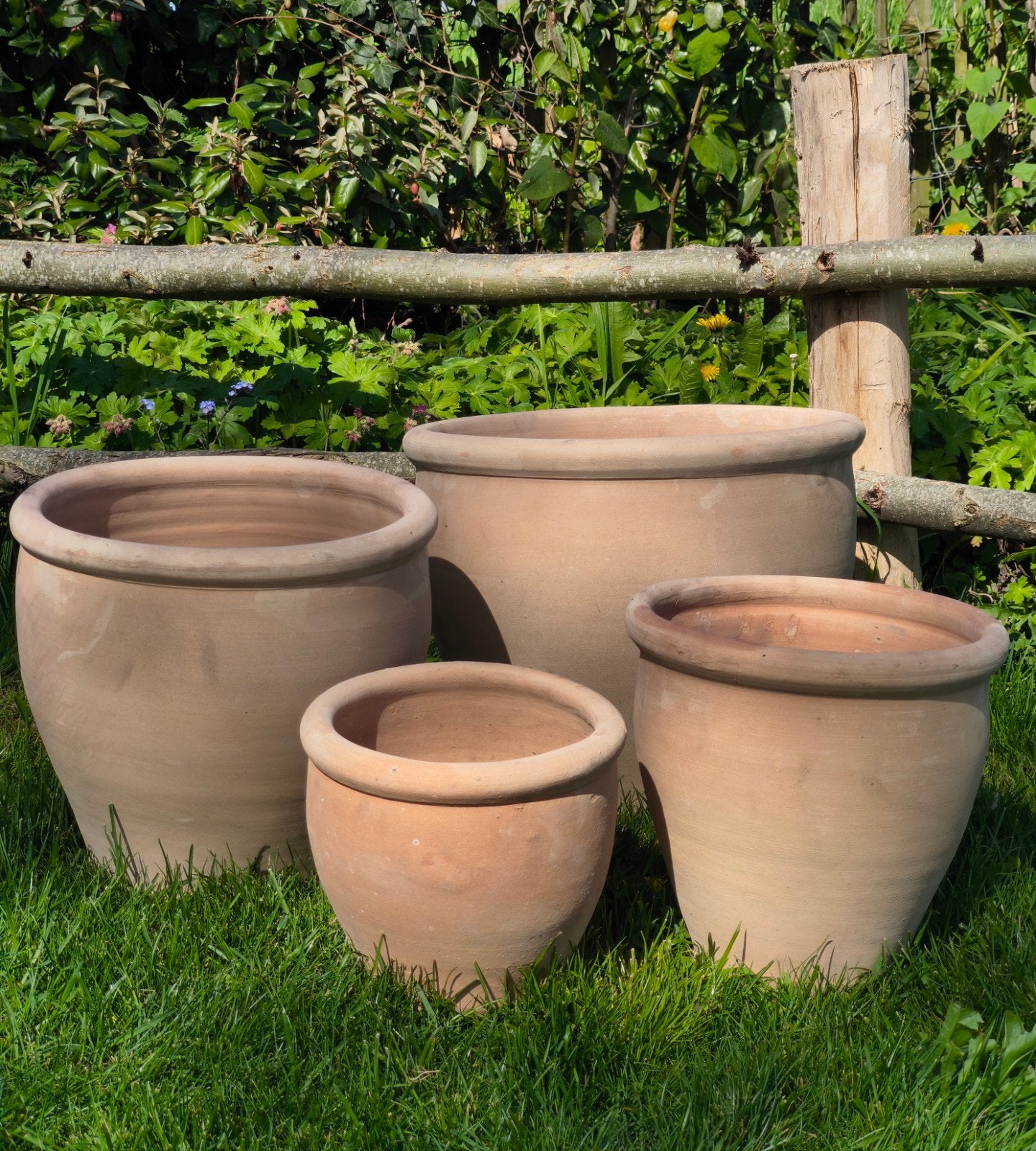 Terracotta bloempotten set van 4 stuks - splinternieuw, Tuin en Terras, Bloempotten, Balkon, Tuin, Ophalen