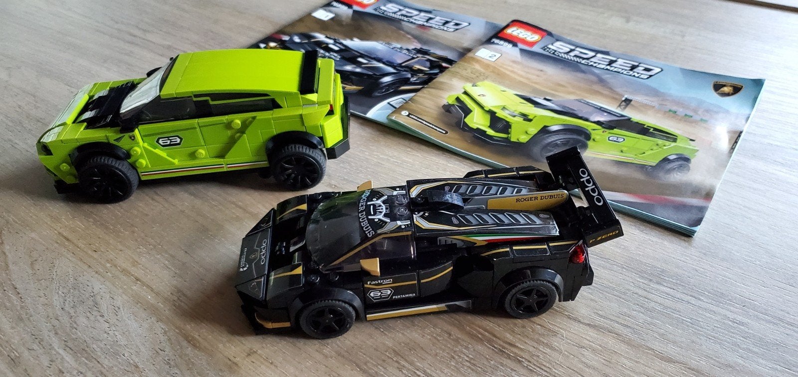 Lego 76899 lamborghini 
2 auto's zijn compleet.
Met 2 boekje, Ophalen of Verzenden, Compleet, Lego