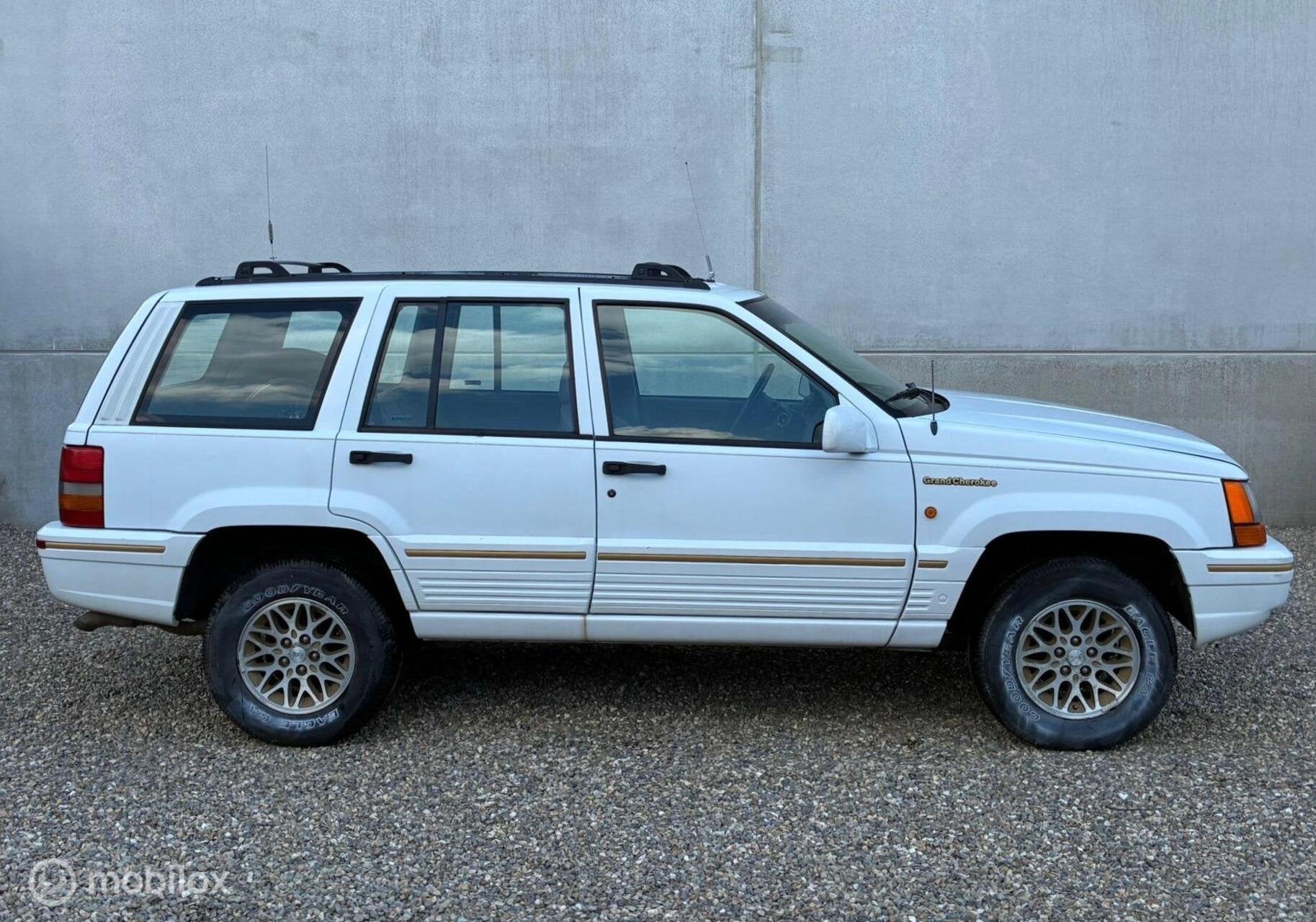 Jeep Grand Cherokee 4.0i 4 WD BARNFIND / SCHUURVONDST, Auto's, Jeep, Automaat, Gebruikt, 135 kW, Wit