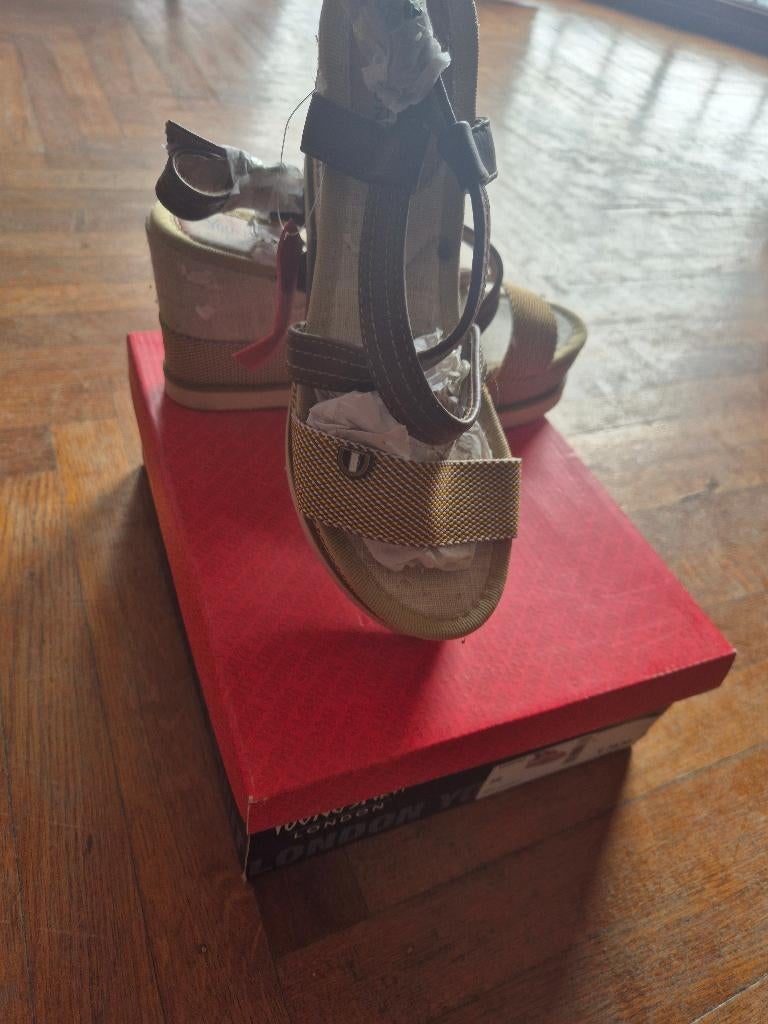 Chaussures dames, Neuf, Beige, Enlèvement, Autres types