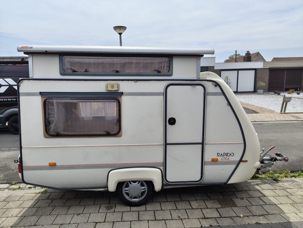 Caravan Rapido club 30    -750kg  met luifel, Coin salon convertible, Jusqu'à 4 m, 500 - 750 kg, Jusqu'à 3