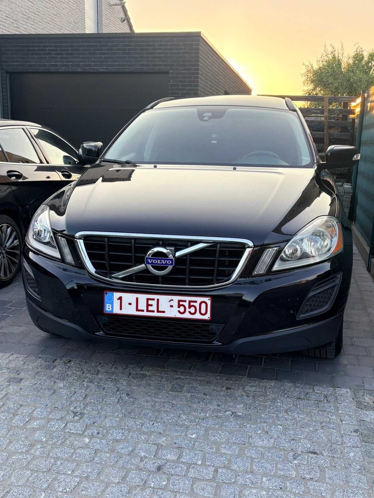 Volvo XC60 D3 Momentum 216d km, Autos, Volvo, Euro 5, Boîte manuelle, Noir, Particulier