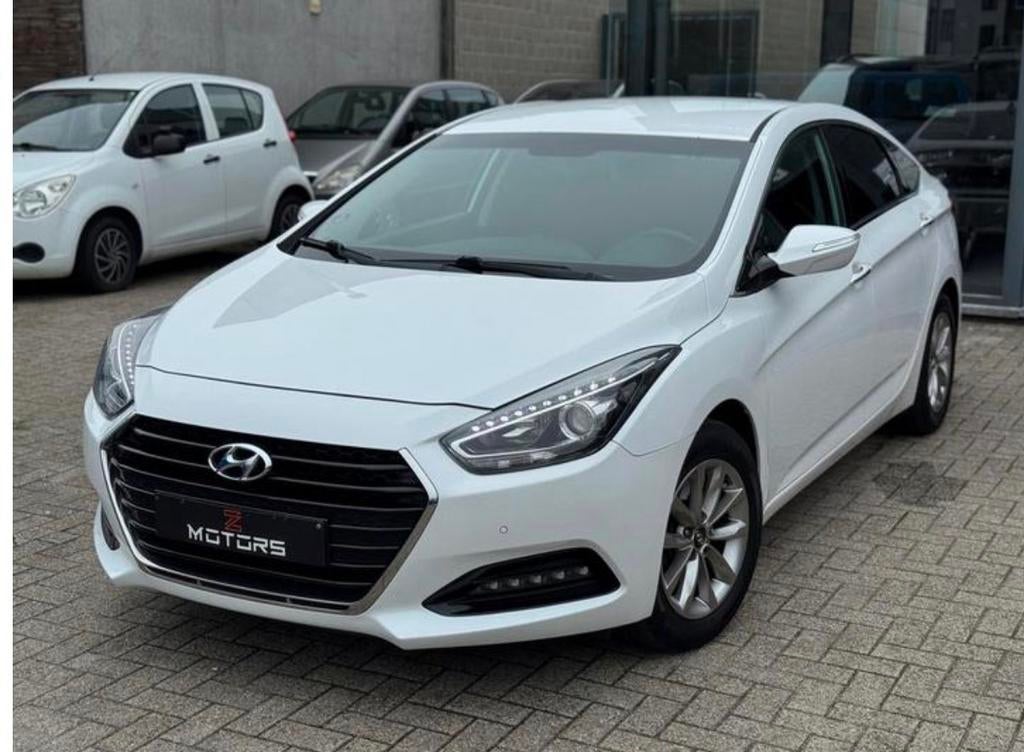 Hyundai i40 // 1.6 benzine, Leder, Bedrijf, Achteruitrijcamera, I40