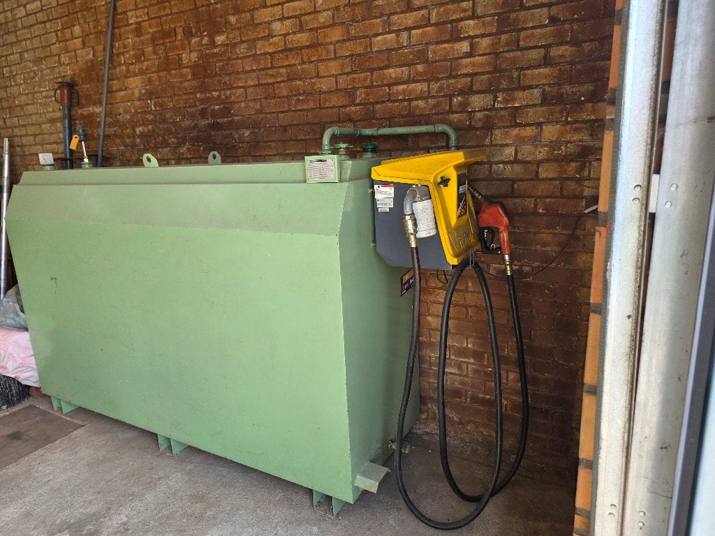 Dubbelzijdige diesel tank met pomp, Ophalen