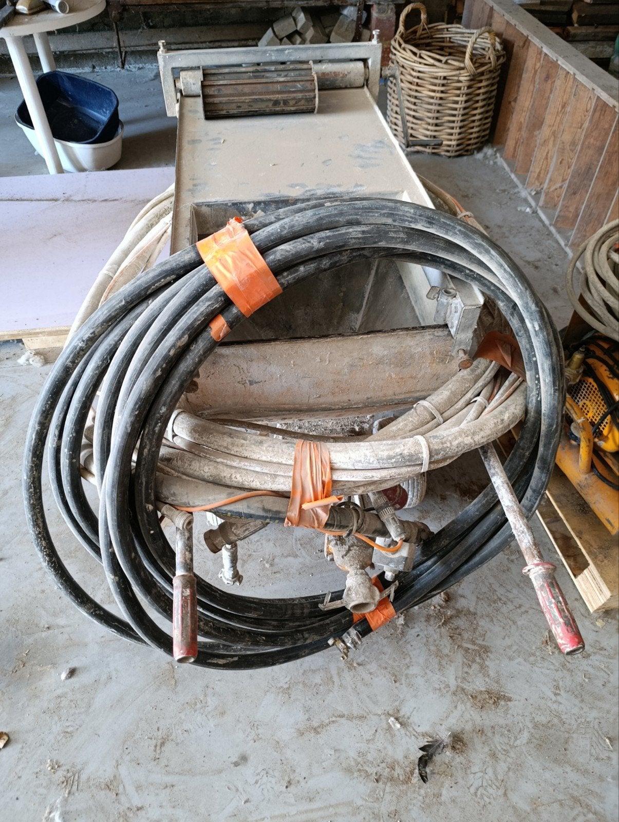 Cement/ mortel spuitmachine met compressor, Ophalen, Gebruikt