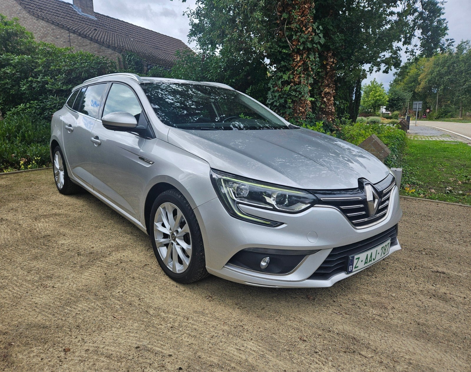 Renault Mégane Grandtour essence de luxe 2017 ! ! !, Autos, Argent ou Gris, Achat, Euro 6, Boîte manuelle