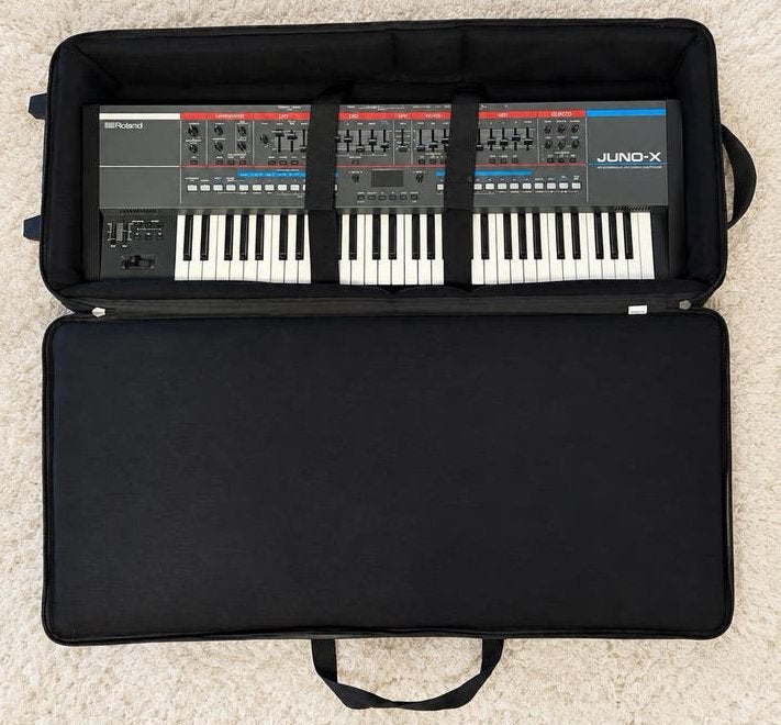 Juno-X (with its case), Musique & Instruments, 61 touches, Avec valise ou flightcase, Roland, Comme neuf