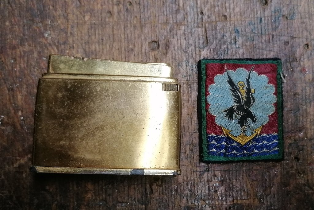 Briquet et insigne 11 division parachutiste militaire, Envoi, Autres, Autres types