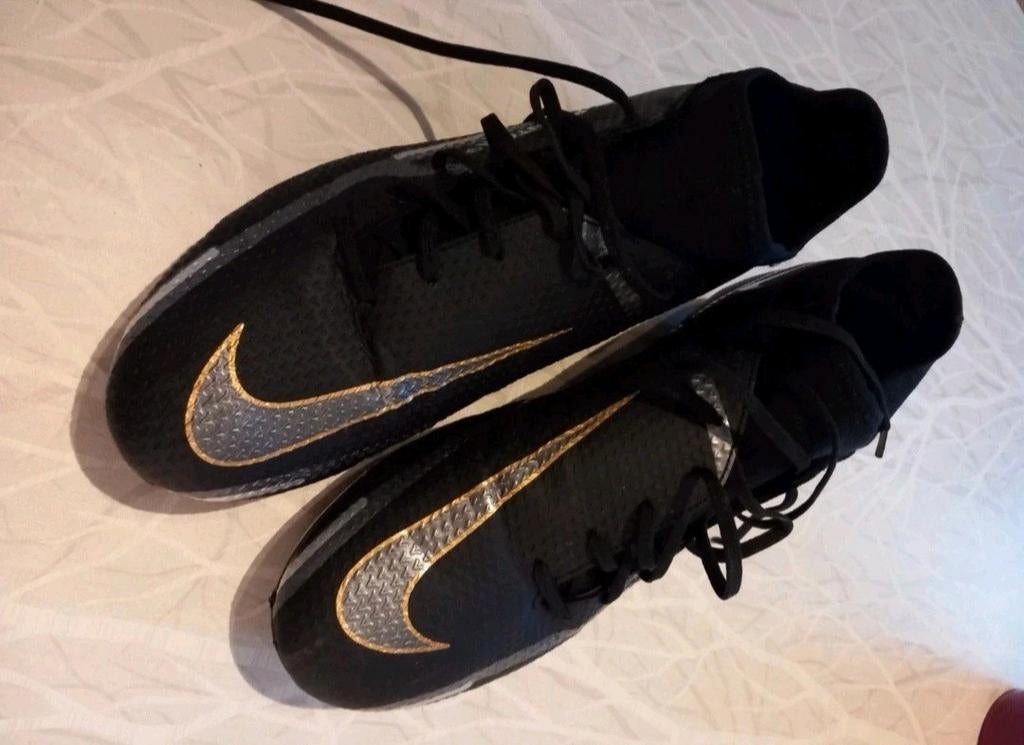 Nike voetbalschoenen mt42, Sport en Fitness, Voetbal, Ophalen of Verzenden, Zo goed als nieuw, Schoenen