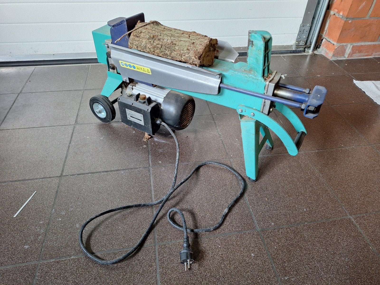 Elektrische hydraulische houtkliever, Ophalen