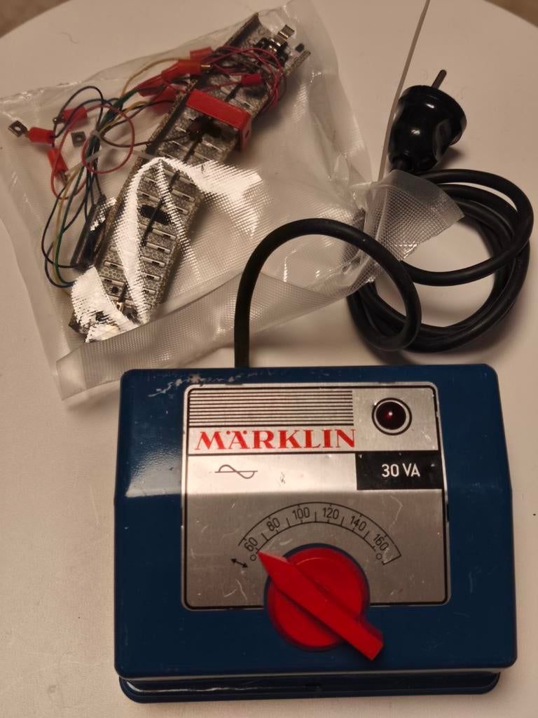 Transformateur 30VA Märklin avec rail de connexion offert, Envoi, Märklin