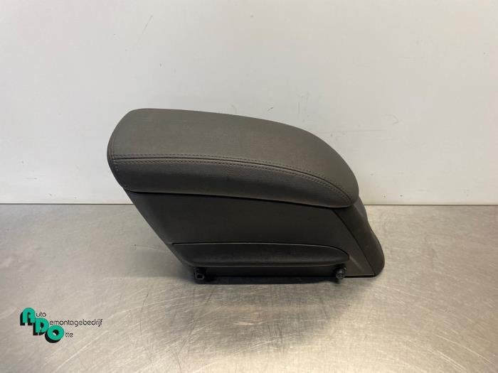 Armleuning van een Opel Meriva (Meriva B 10-), Gebruikt, -, -, Opel