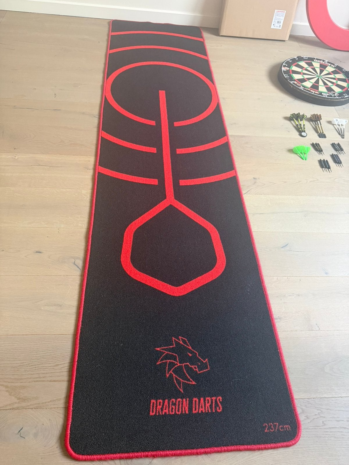 Compleet darts set ready to go in heel goed staat., Enlèvement, Comme neuf, Cible de fléchettes