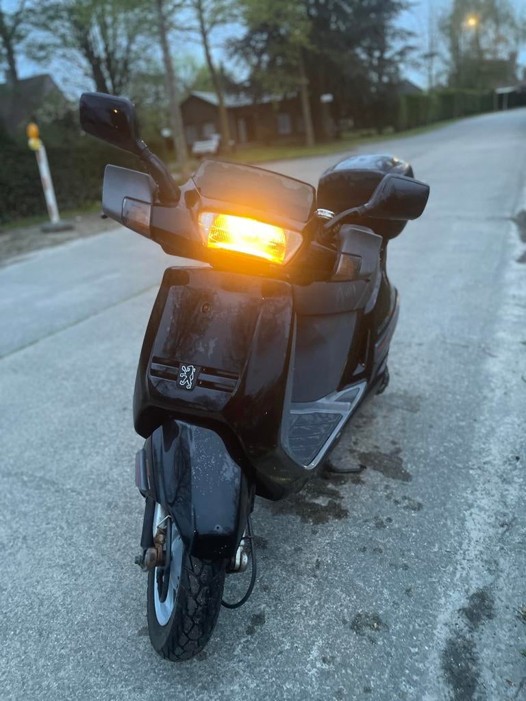 Peugeot start rijdt perfect wijnig km zonder papier, Ophalen, Zo goed als nieuw