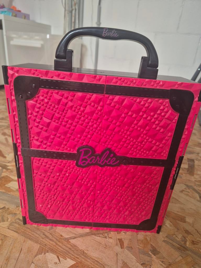 Barbie kleerkast draagbaar, Kinderen en Baby's, Ophalen