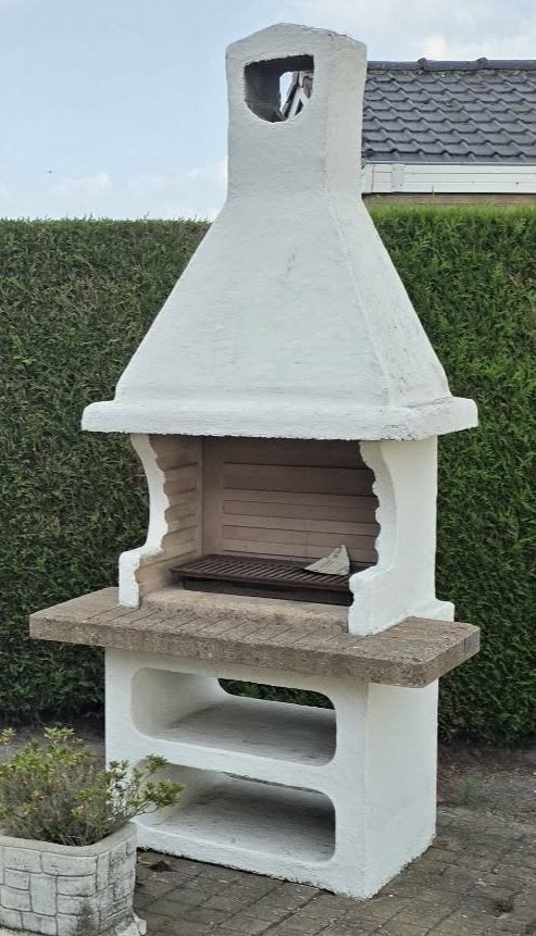 Stenen barbecue - zeer goede staat, Tuin en Terras, Houtskoolbarbecues, Ophalen, Zo goed als nieuw