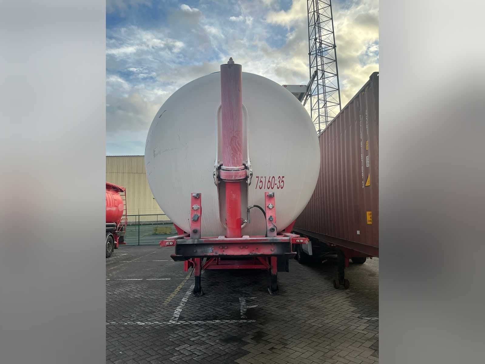 2010 Spitzer Eurovac BSK 2004 60 m3 Bulkoplegger (75160-35), Auto's, Overige brandstoffen, Bedrijf, Aanhangers en Opleggers, Te koop