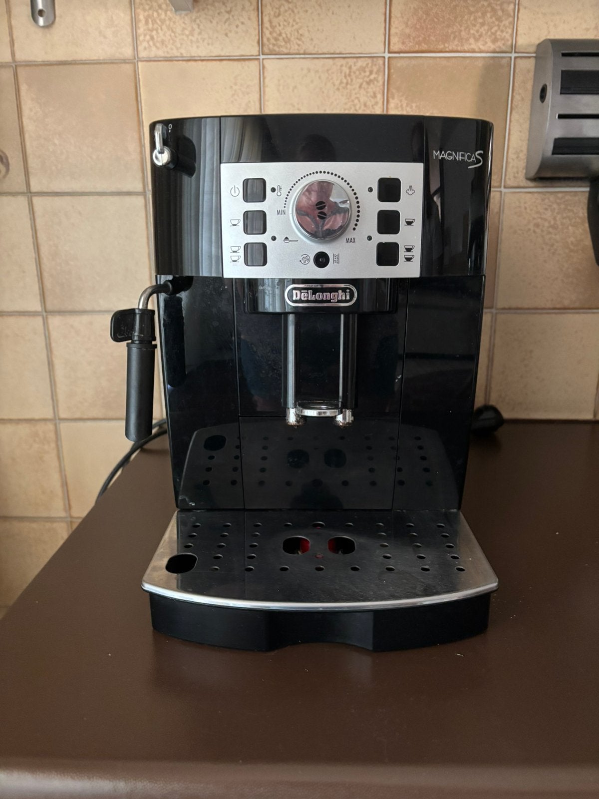 Delongi Magnifico S, Electroménager, Machine à espresso, Café en grains, Enlèvement, Utilisé