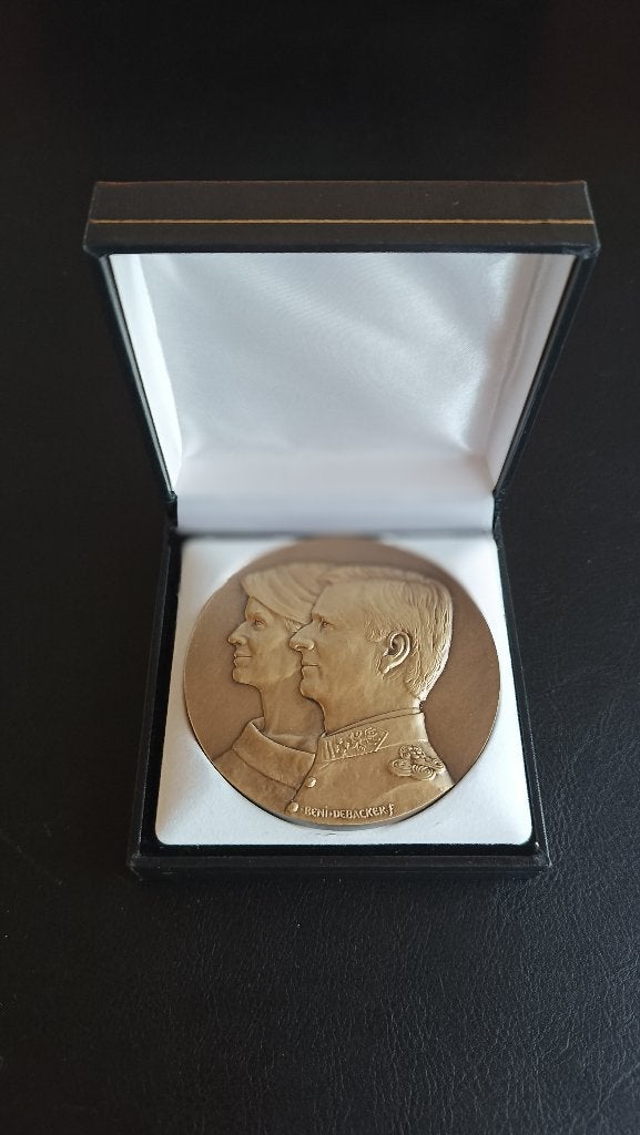 Bronzen medaille met Koning Filip en Koningin Mathilde, Ophalen of Verzenden, Zo goed als nieuw, Overige typen